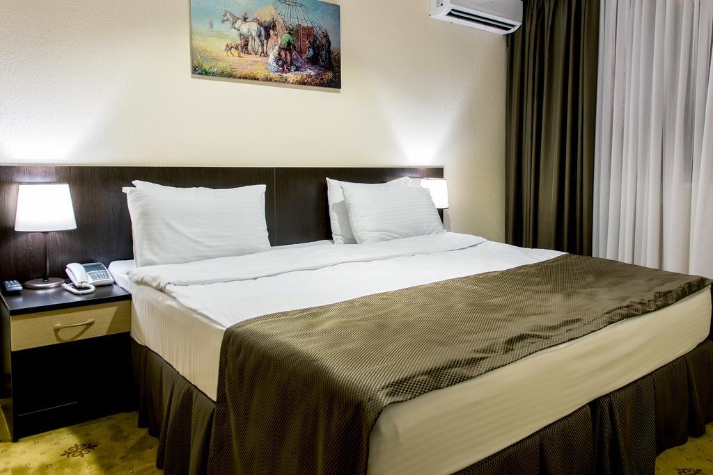 Shymkent Grand Hotel Habitación foto